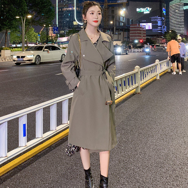 Aktualan ženski dugi kaput sa remenom