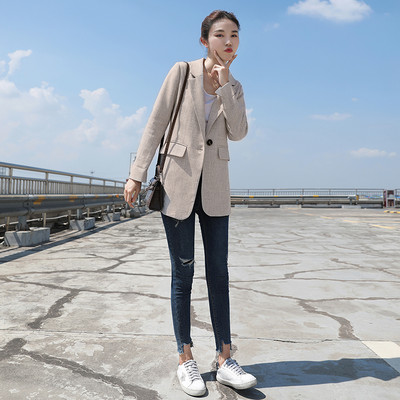 Palton scurt și subțire de damă elegant, cu nasture