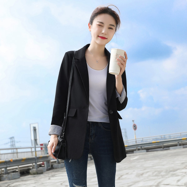 Palton scurt și subțire de damă elegant, cu nasture