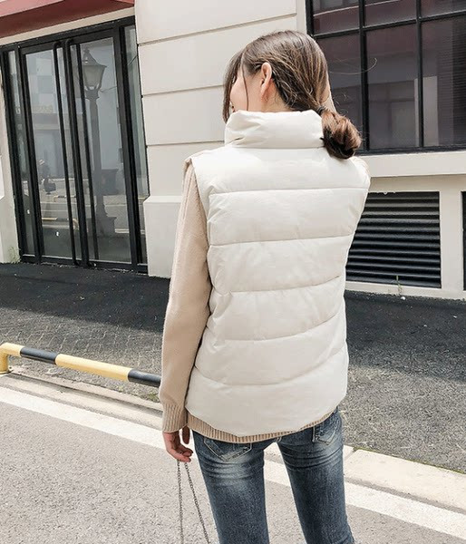 Vesta de dama cu nasturi si buzunare cu decor metalic