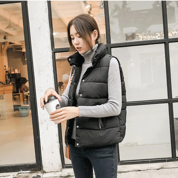 Vesta de dama cu nasturi si buzunare cu decor metalic