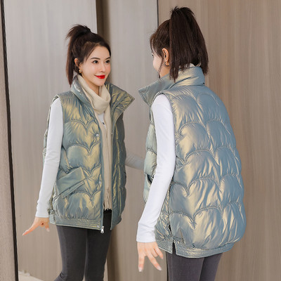 Vesta model lat cu guler inalt si inchidere - fermoar si nasturi