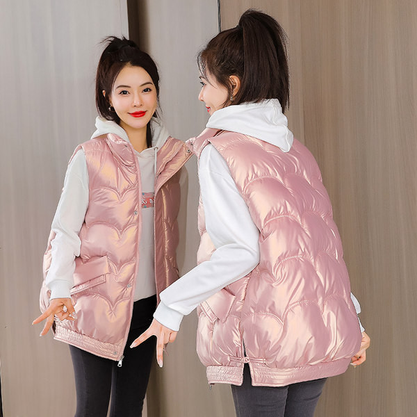 Vesta model lat cu guler inalt si inchidere - fermoar si nasturi