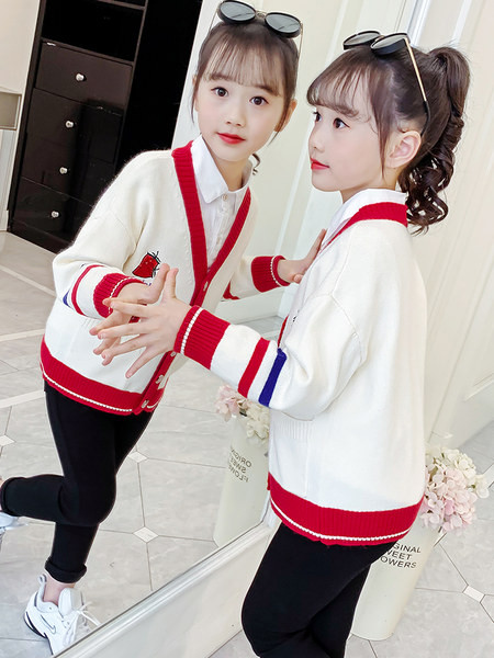 Vesta pentru copii cu nasturi pentru fete