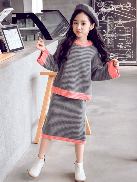 Set tricotat pentru copii din doua culori