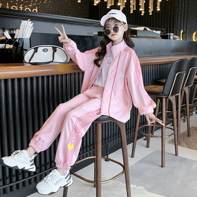 Echipa sportivă pentru copii în roz