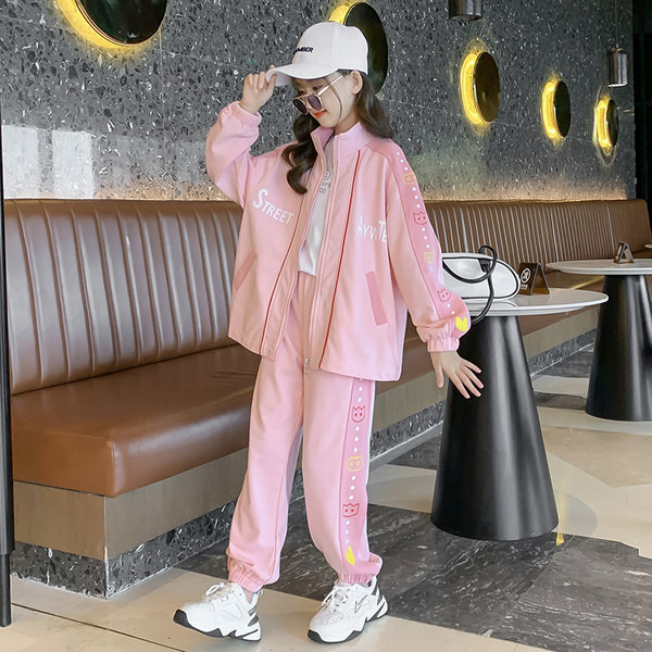 Echipa sportivă pentru copii în roz