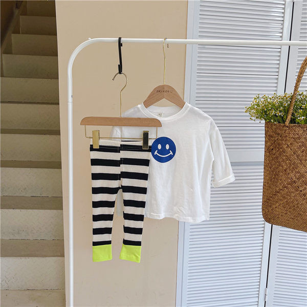 Set de tricou casual cu decolteu rotund și jambiere în dungi