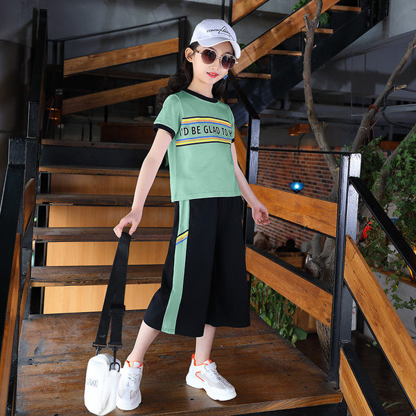 Dječji komplet T-shirt i široke hlače 7/8 za djevojčice