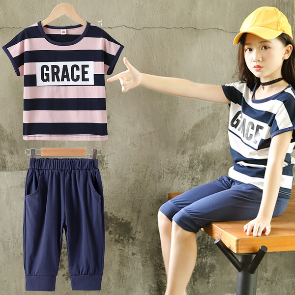 Set copii cu tricou cu dungi si pantaloni 3/4