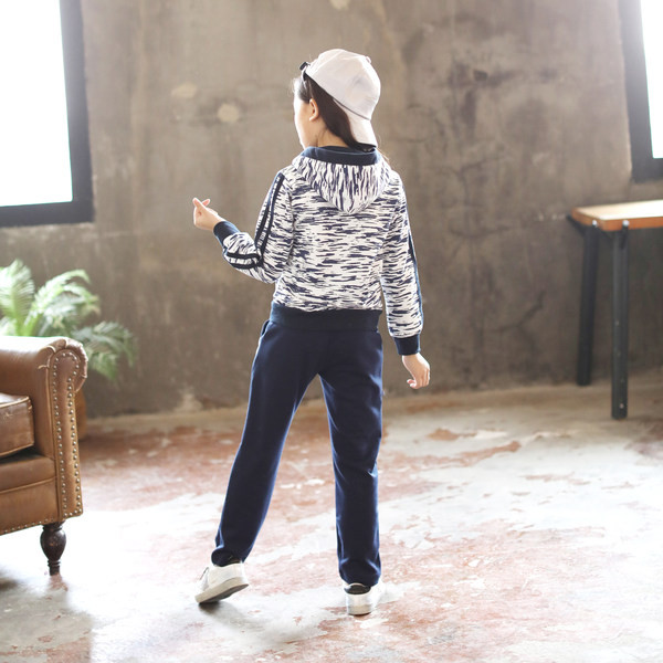 Set copii de toamna pentru fete in doua parti - pantaloni sport si hanorac cu fermoar si gluga