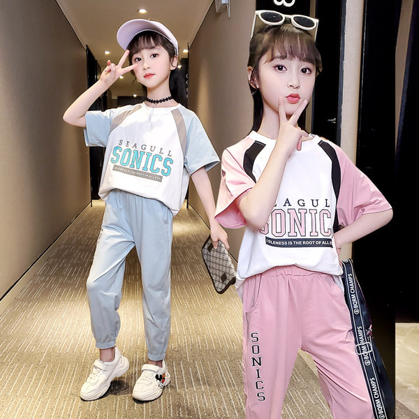 Μοντέρνο σετ μπλουζάκι με κοντό μανίκι και παντελόνι για κορίτσια