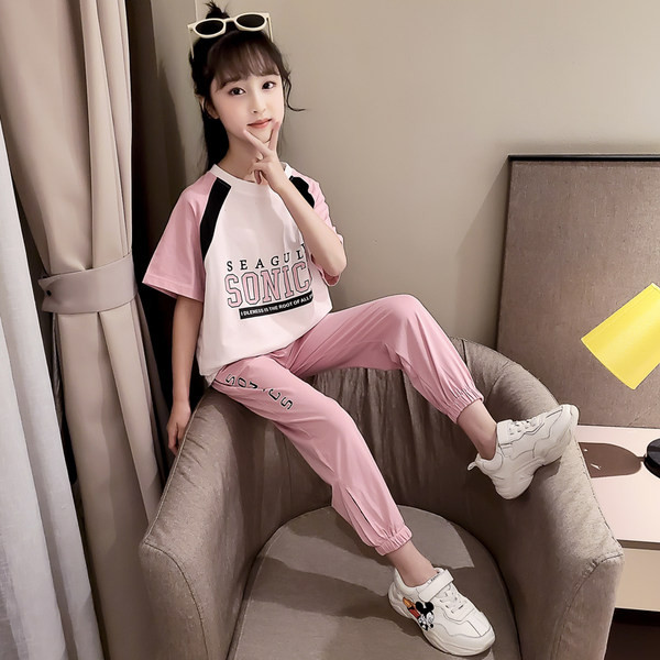 Μοντέρνο σετ μπλουζάκι με κοντό μανίκι και παντελόνι για κορίτσια