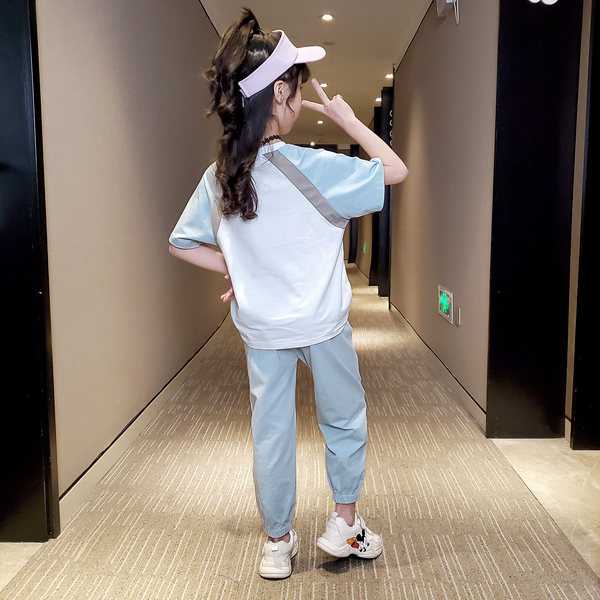 Μοντέρνο σετ μπλουζάκι με κοντό μανίκι και παντελόνι για κορίτσια