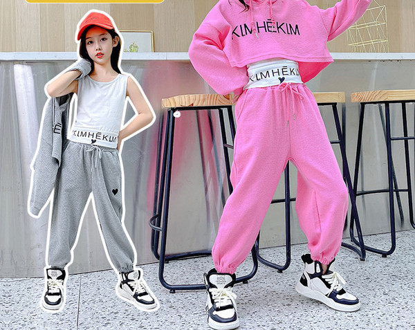 Set zilnic pentru fete din trei părți - pantaloni, hanorac lat și maiou