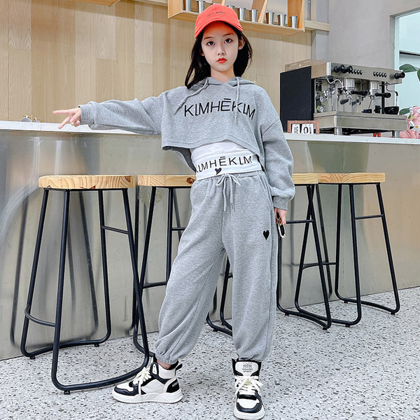 Set zilnic pentru fete din trei părți - pantaloni, hanorac lat și maiou