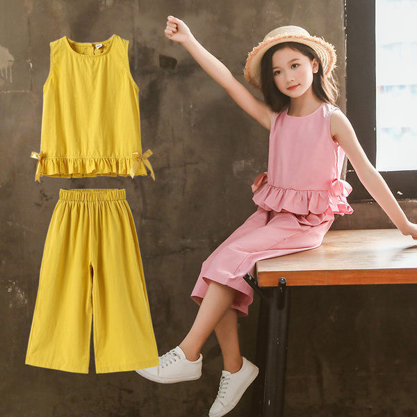 Καλοκαιρινό παιδικό σετ φανελάκι με βολάν και παντελόνι 7/8 για κορίτσια