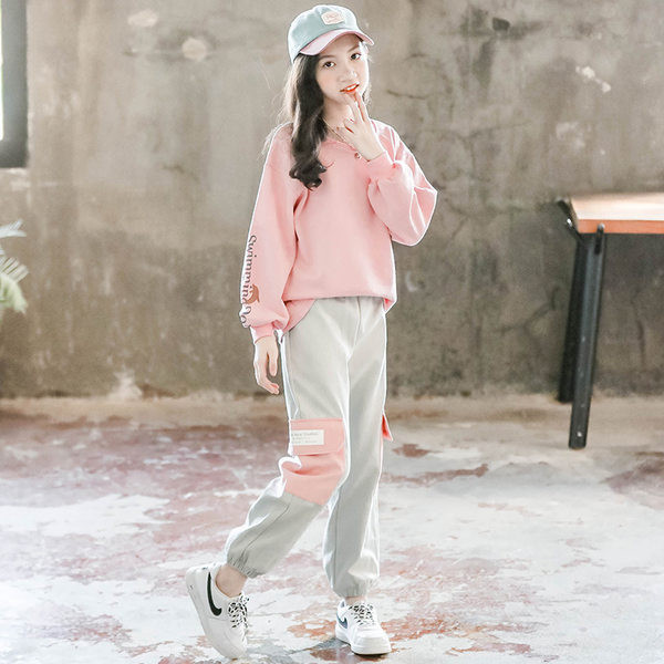 Set pentru copii de zi cu zi din două părți - o bluză cu mâneci lungi și pantaloni sport