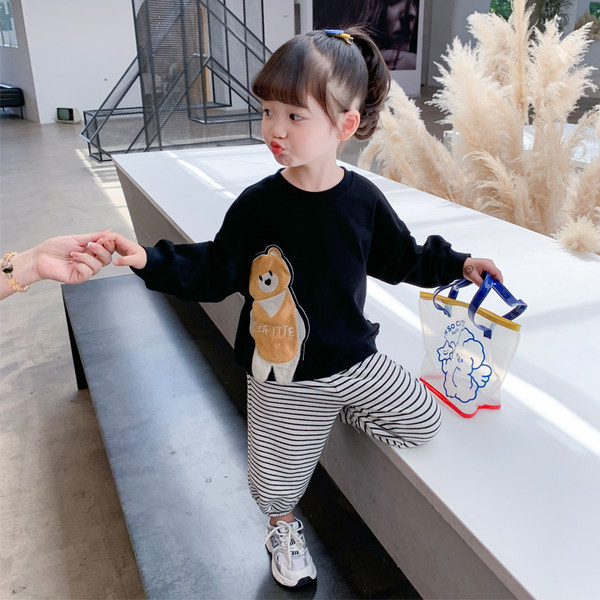 Παιδικό καθημερινό σετ  - μπλούζα και ριγέ παντελόνι