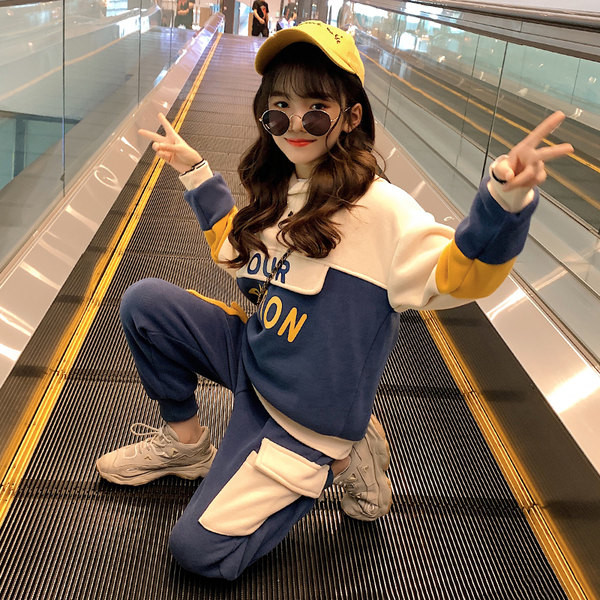 Νέο μοντέλο αθλητικό σετ δύο μερών για κορίτσια με επιγραφή