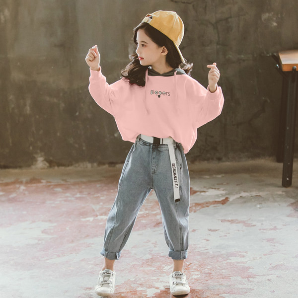 Παιδικό σετ από μπλούζα και τζιν σε δύο μέρη με επιγραφή