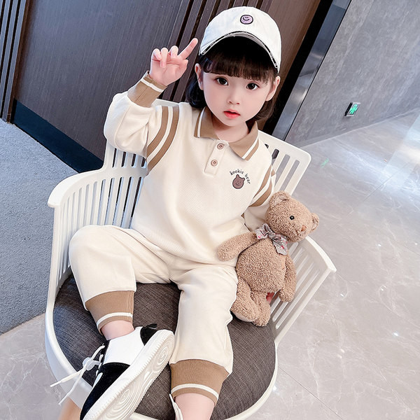 Παιδικό σετ σε δύο μέρη με κλασικό γιακά κουμπιά και απλικέ