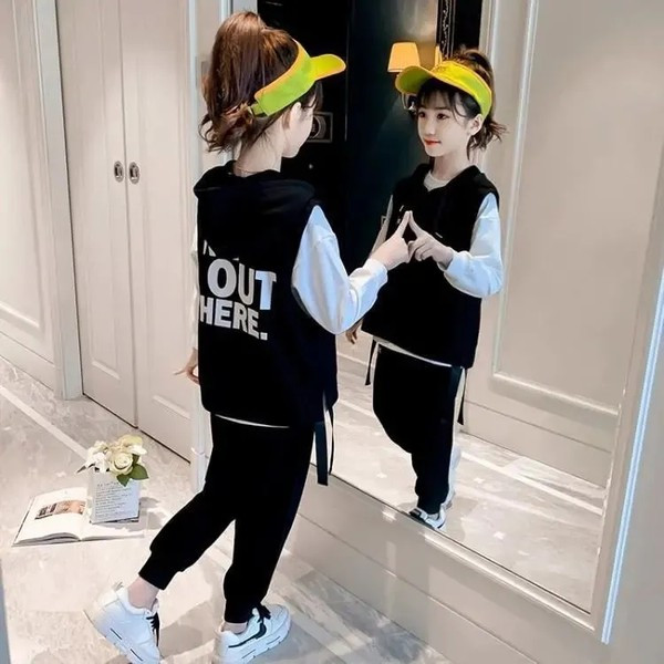 Παιδικό αθλητικό σετ σε τρία μέρη 