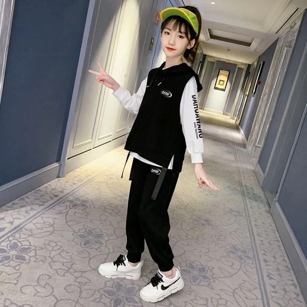 Παιδικό αθλητικό σετ σε τρία μέρη 