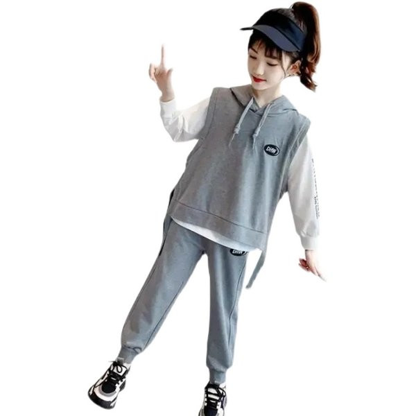 Παιδικό αθλητικό σετ σε τρία μέρη 