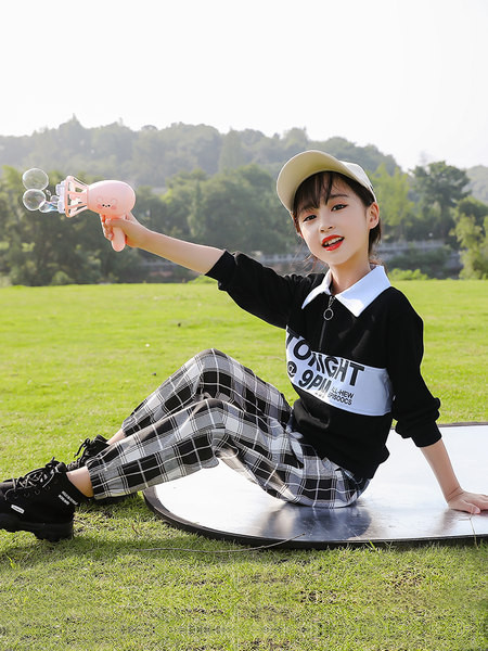 Αθλητικό παιδικό σετ σε δύο μέρη για κορίτσια  -μπλούζα και παντελόνι με λάστιχο