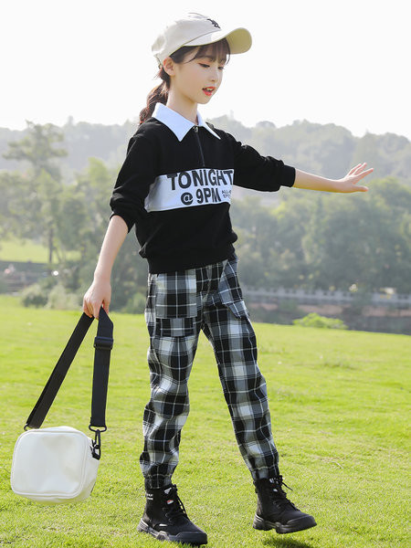 Αθλητικό παιδικό σετ σε δύο μέρη για κορίτσια  -μπλούζα και παντελόνι με λάστιχο