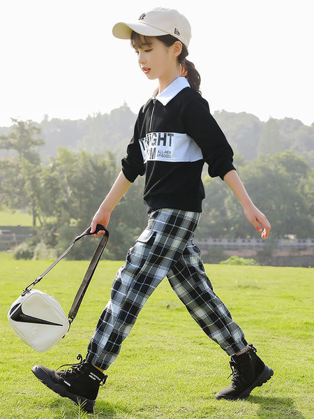 Αθλητικό παιδικό σετ σε δύο μέρη για κορίτσια  -μπλούζα και παντελόνι με λάστιχο