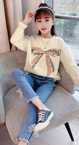 Κοριτσίστικο σετ μπλούζα και τζιν με σκισμένα μοτίβα