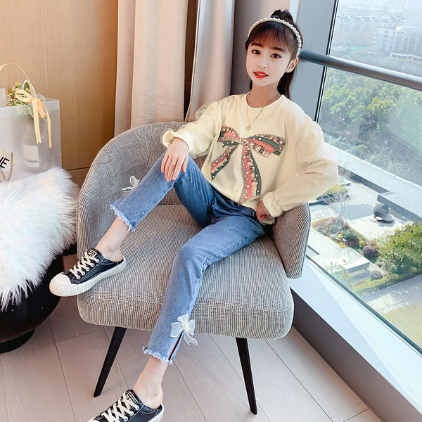 Κοριτσίστικο σετ μπλούζα και τζιν με σκισμένα μοτίβα