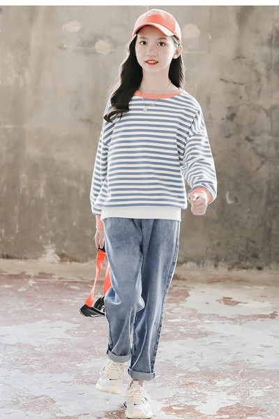 Set de primăvară-toamnă pentru fete în două părți - blugi și o bluză