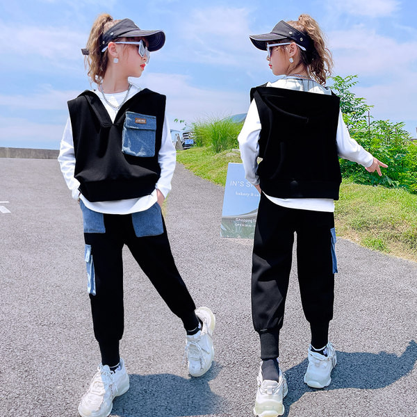 Αθλητικό σετ για κορίτσια σε τρία μέρη - παντελόνι, μπλούζα και γιλέκο