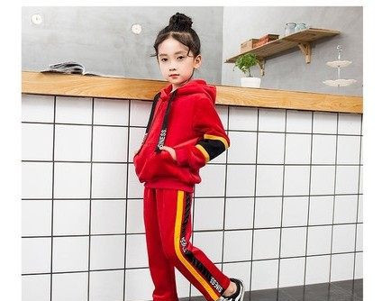 Αθλητικό σετ σε δύο μέρη για κορίτσια μπλούζα και παντελόνι με επιγραφή