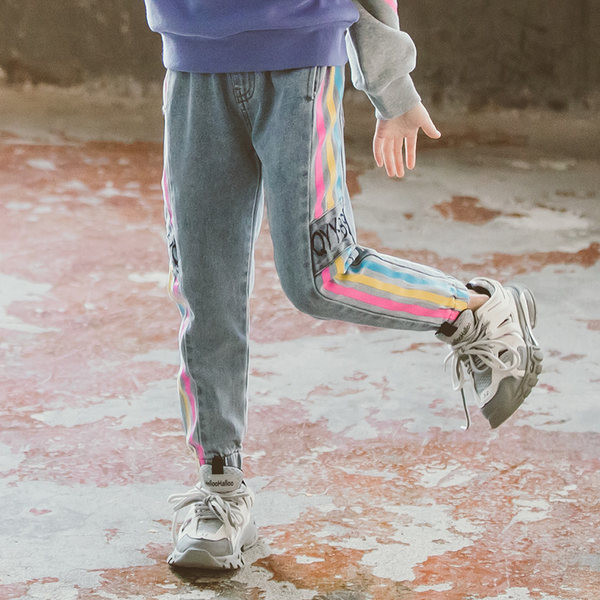 Νέο μοντέλο τζιν για κορίτσια με λάστιχο  και χρωματιστή μπορντούρα