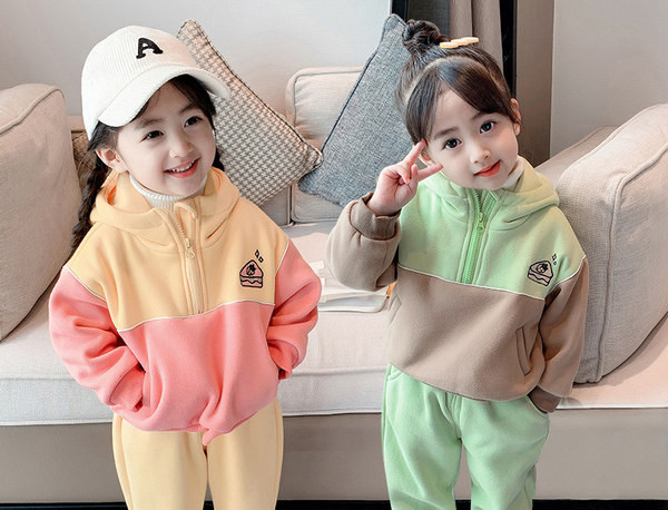 Παιδικό σετ με επένδυση  με κουκούλα και κέντημα