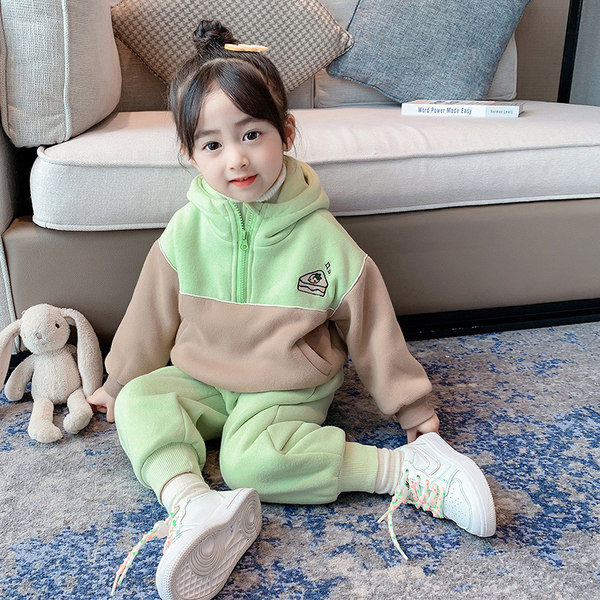 Παιδικό σετ με επένδυση  με κουκούλα και κέντημα