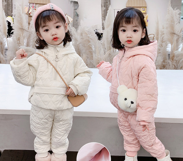 Bērnu ziemas komplekts no divām daļām ar kapuci