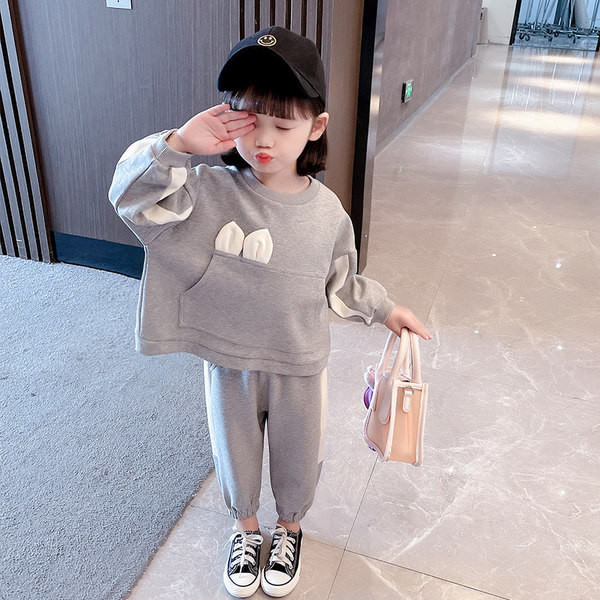 Παιδικό casual σετ για κορίτσια σε δύο μέρη - μπλούζα με κορδέλα στην πλάτη και παντελόνι