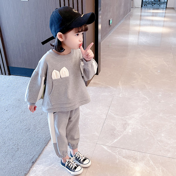 Παιδικό casual σετ για κορίτσια σε δύο μέρη - μπλούζα με κορδέλα στην πλάτη και παντελόνι