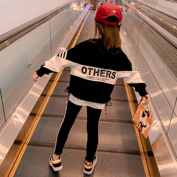 Dječji sportski set s vezicama i patentnim zatvaračem