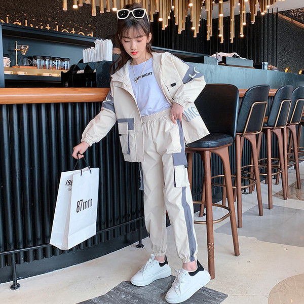 Ανοιξιάτικο-φθινοπωρινό σετ για κορίτσια σε δύο μέρη - cargo παντελόνι και ένα λεπτό σακάκι