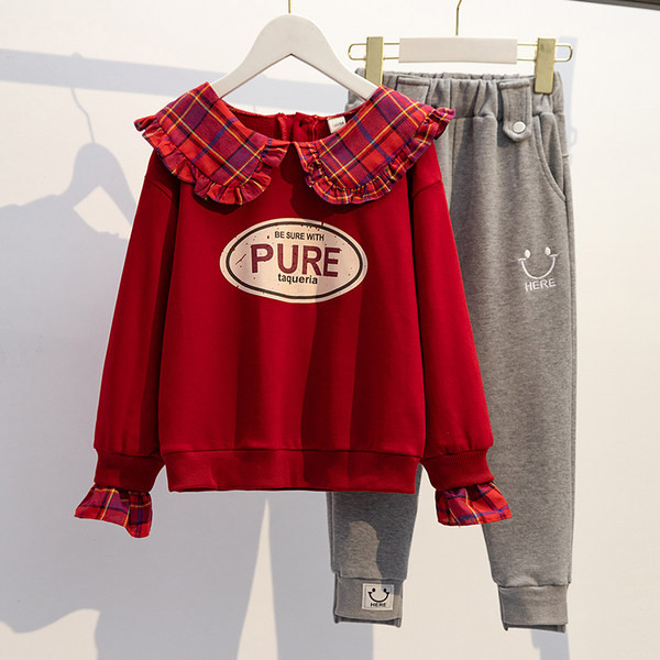 Set modern pentru fete, sport de zi cu zi în două părți