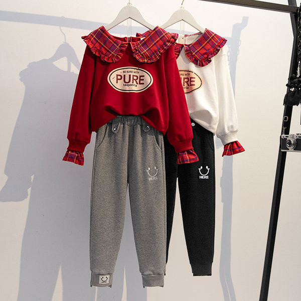 Set modern pentru fete, sport de zi cu zi în două părți