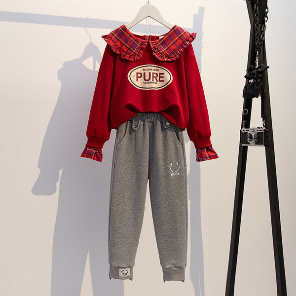 Set modern pentru fete, sport de zi cu zi în două părți