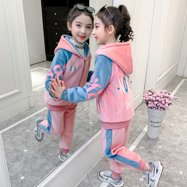 Καθημερινή παιδική φόρμα σε δύο μέρη με κουκούλα και επιγραφή