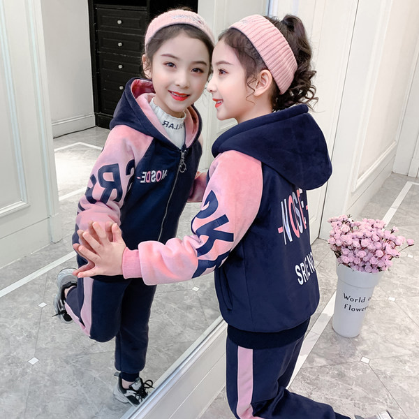 Καθημερινή παιδική φόρμα σε δύο μέρη με κουκούλα και επιγραφή